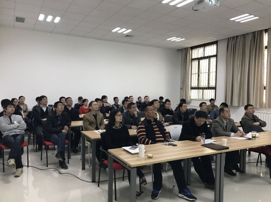 英国威廉希尔公司组织新进教师进行首聘期满述职汇报